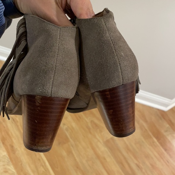 Vionic Faros taupe/ greyish suede fringe bootie size 9.5 - Picture 4 of 10